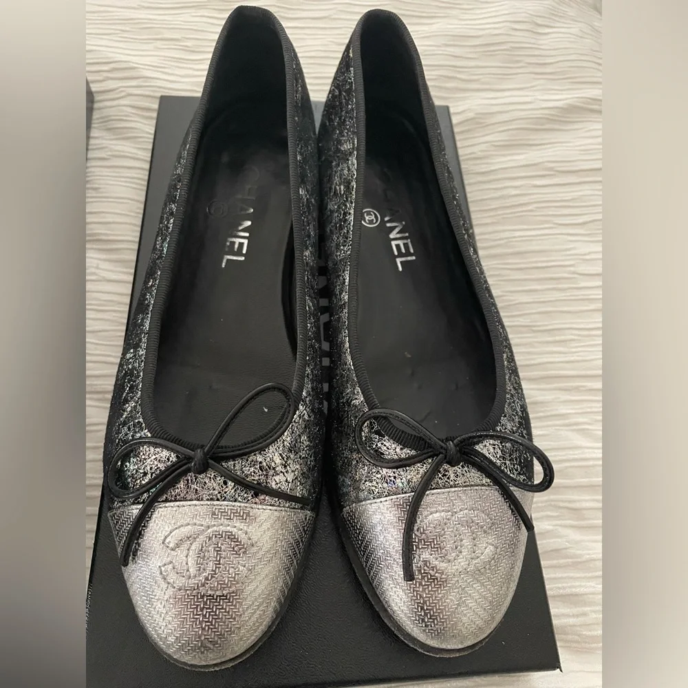CHANELシャネル バレリーナ シルバー38.5 CHANEL | Shoes | Authentic Limited Edition Metallic Silver Black